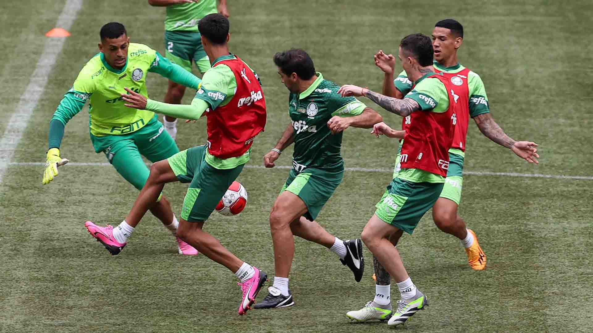 Abel Ferreira conta com a volta dos convocados e comanda treino do Palmeiras no Allianz