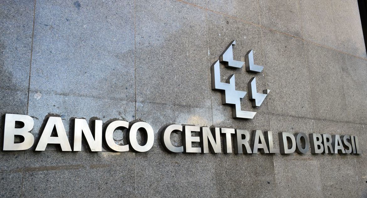 Mercado aumenta previsão da inflação de 4% para 4,05% em 2024