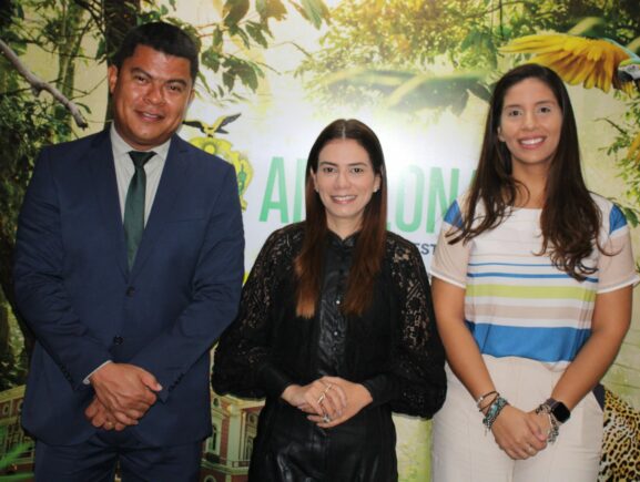 Inês Carolina Simonetti se reuniu com o titular da Sepror na sede da Serfi, em Brasília