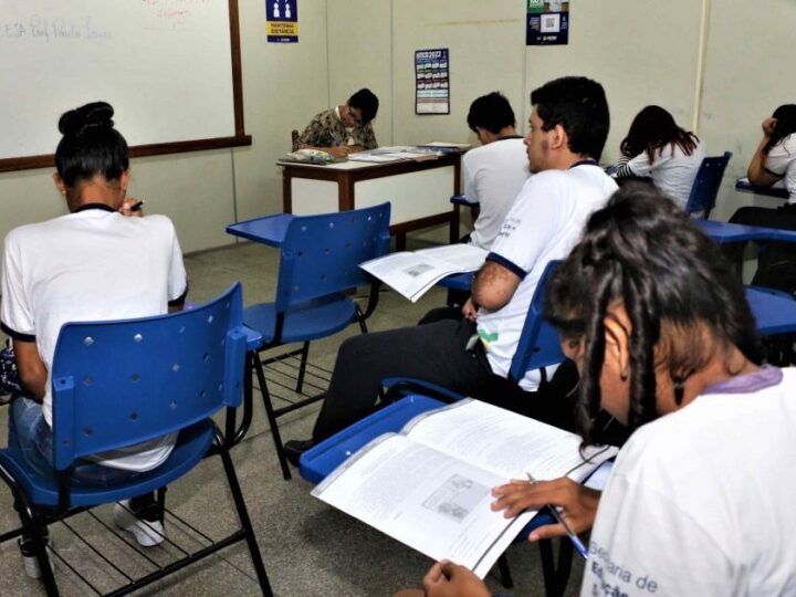Pé-de-meia é lançado em Manaus para alunos matriculados no ensino Médio