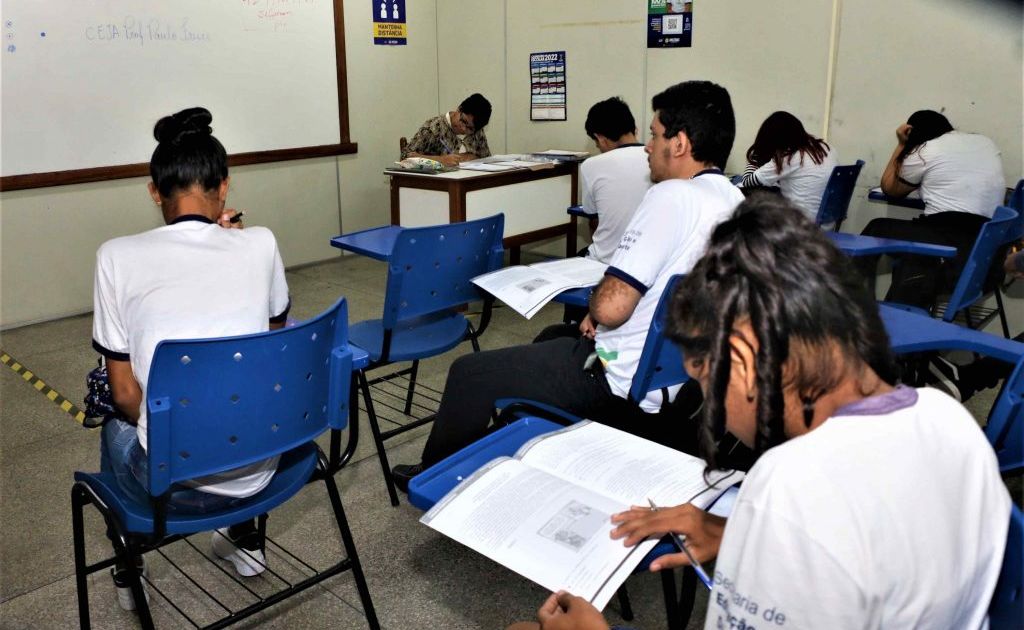 Pé-de-meia é lançado em Manaus para alunos matriculados no ensino Médio