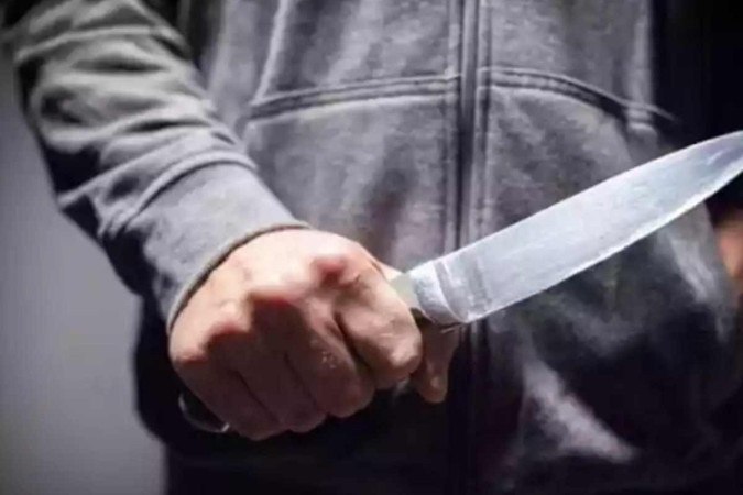 Homem briga em bar, busca faca na casa da irmã e mata rival