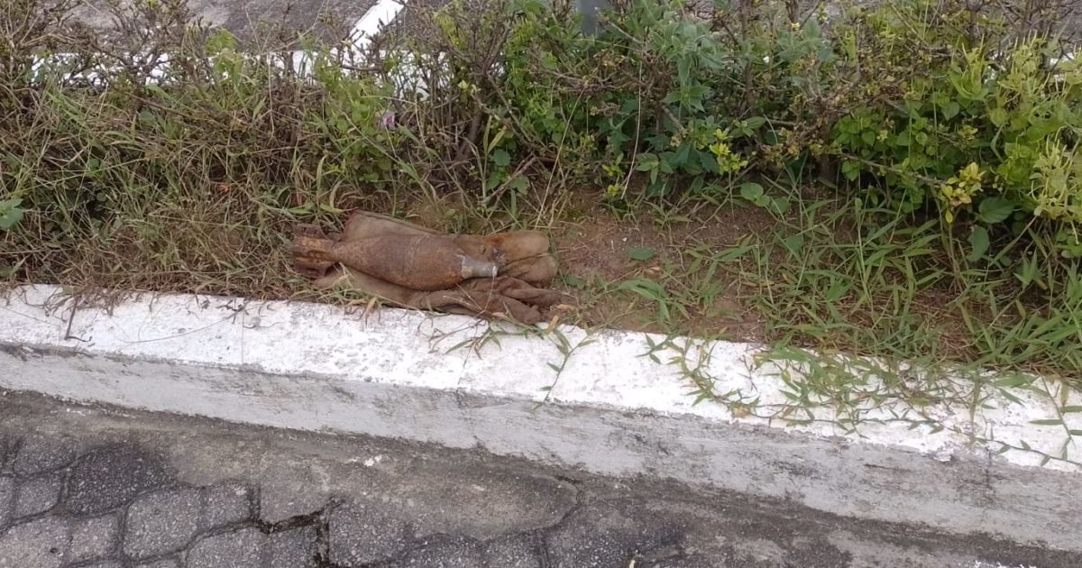 'Bomba' é deixada em calçada de unidade policial na zona leste de Manaus