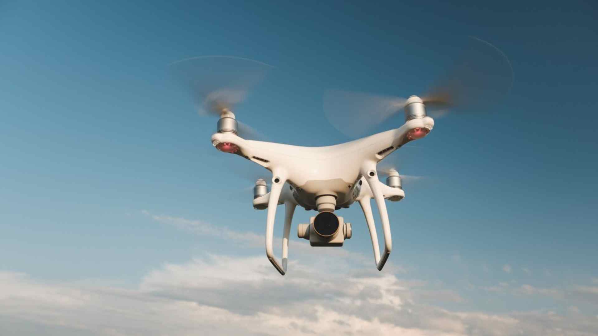 EUA e China travam embate para desenvolver batalhões de drones baratos controlados por IA