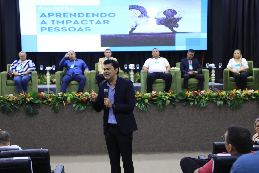 Palestra ‘Aprendendo como impactar pessoas’ acontece no segundo dia do Feclam