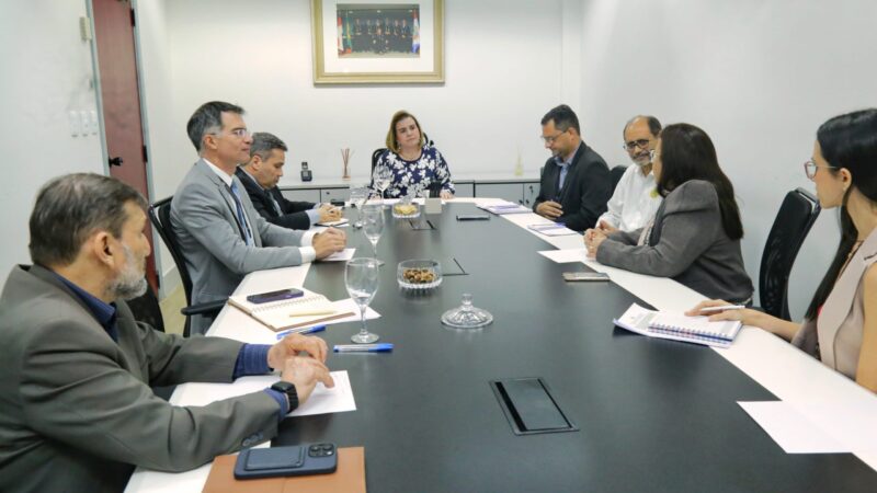 Presidente do TCE No Amazonas reúne equipe da Educação para discutir irregularidades encontradas em escola estadual de Manaus