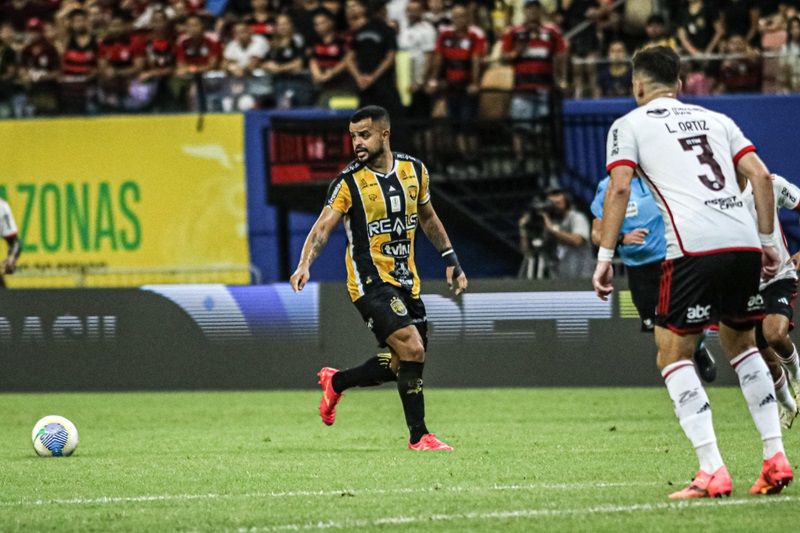 Amazonas FC equilibra chances, mas perde pelo mesmo placar da ida e é eliminado pelo Flamengo