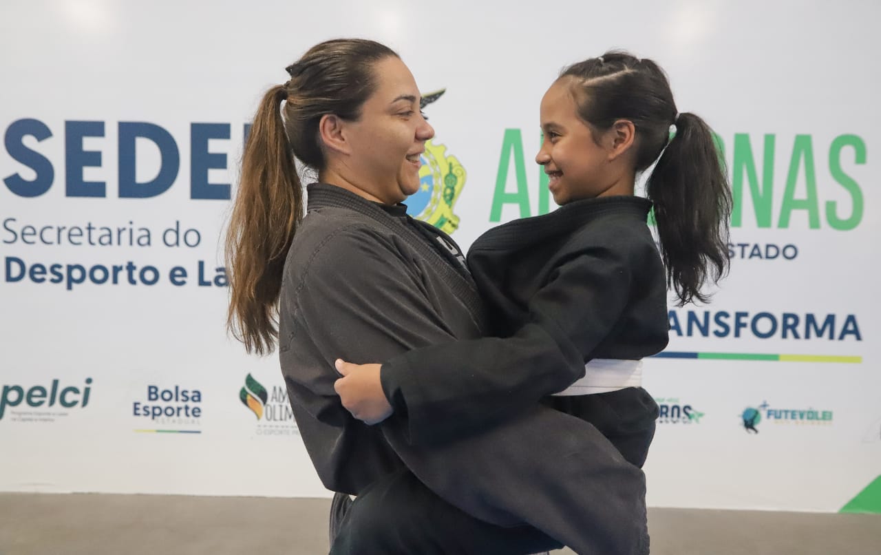 Em Manaus, mãe se torna atleta de jiu-jitsu e inspira filhos no esporte