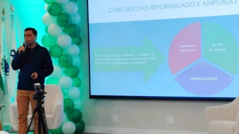 Prefeito de Nova Olinda Adenilson Reis faz palestra em Curitiba