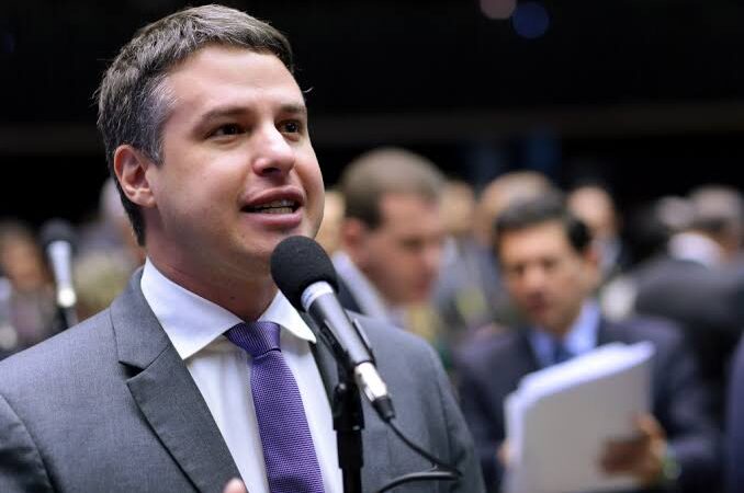 Ex-deputado federal, Arthur Bisneto é achado morto em casa