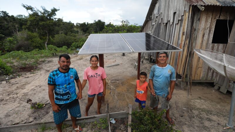 Governo do Amazonas instala placas solares em comunidade ribeirinha de Parintins