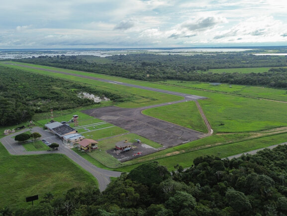 Aeroporto de Parintins: Governo do Amazonas realiza manutenção de equipamentos para garantir segurança dos voos noturnos