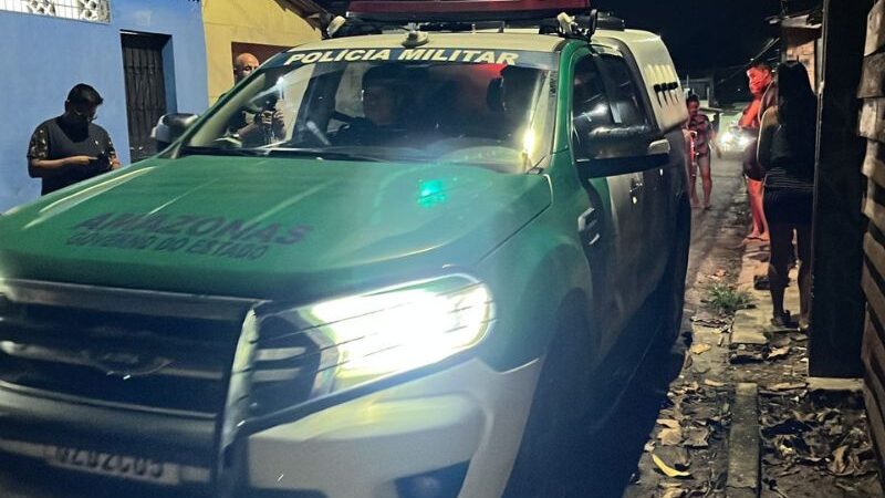 Homem é morto a tiros dentro de campo de futebol em Manaus