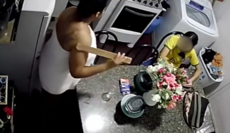 Madrasta agressora é procurada em Manaus; tia de vítima instalou câmera