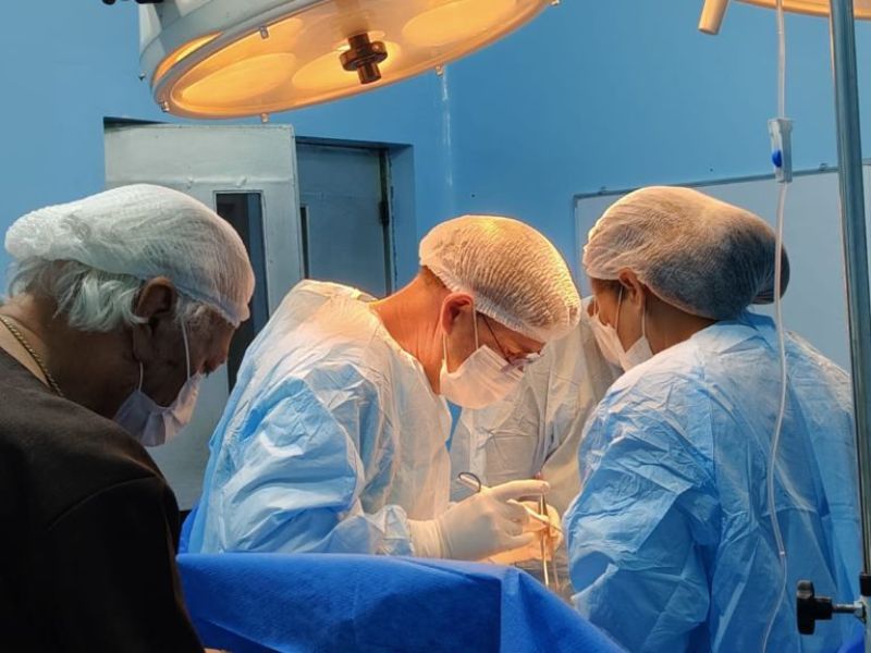 Médicos retiram tumor de quase 3 kg de adolescente no AM