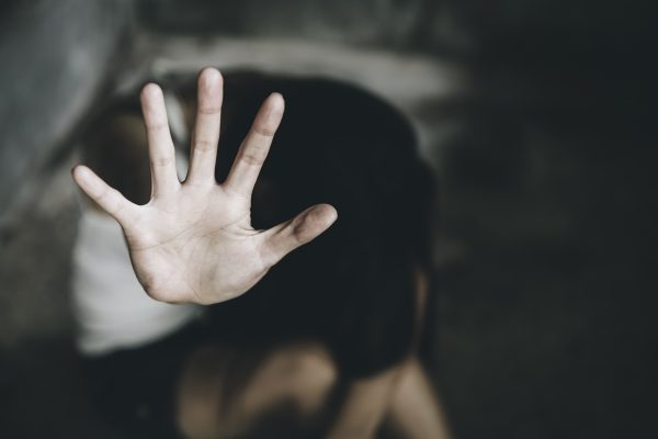 Menina de 13 anos é estuprada pelo padrasto durante férias no interior do AM