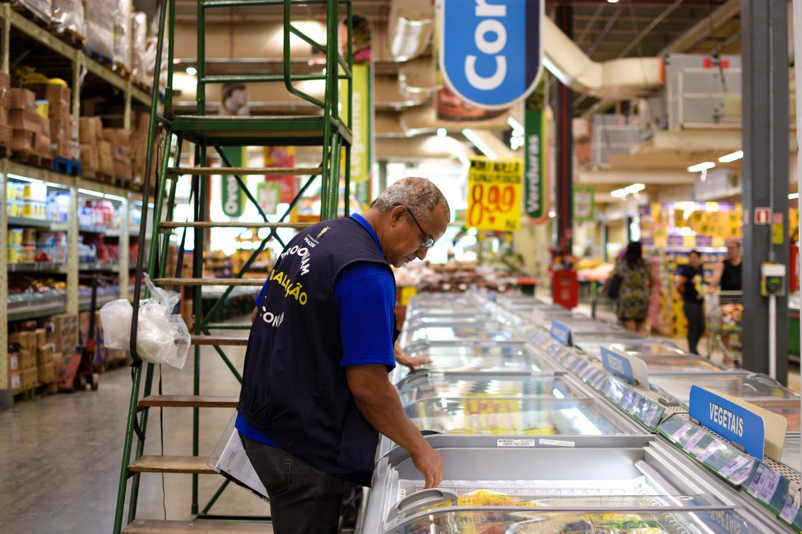 Procon-AM autua supermercado por venda de peixe com peso diferente entre balanças e com preço do produto elevado