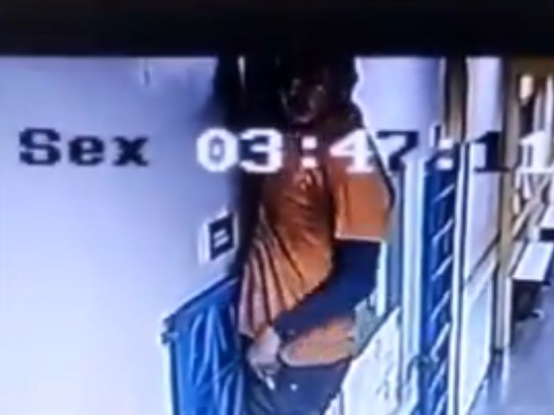 Vídeo flagra ladrão invadindo escola de Manaus para roubar TVs