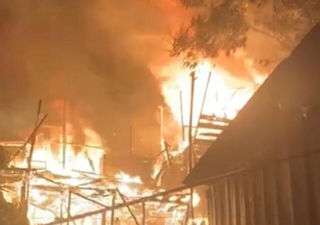 Incêndio atinge nove casas de madeira na zona oeste de Manaus