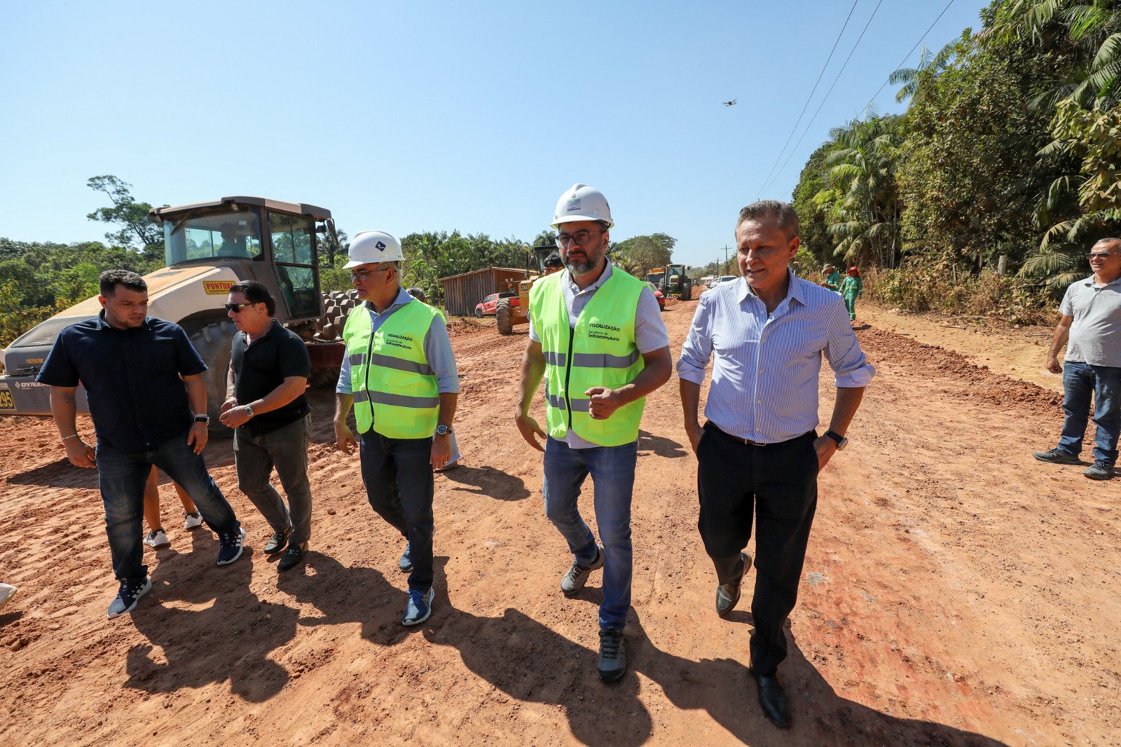 Governador Wilson Lima vistoria avanço das obras no Ramal do Pau Rosa, na zona rural de Manaus