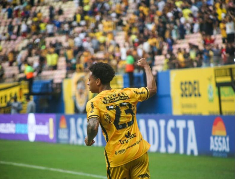 Amazonas FC vence Avaí de virada por 2 a 1