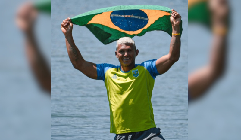 Isaquias Queiroz avança direto à semifinal da canoa individual