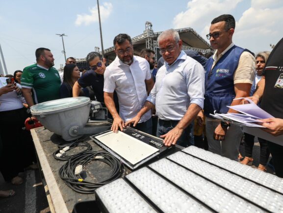 Governador Wilson Lima assina ordem de serviço para reforma do Estádio Carlos Zamith