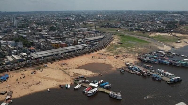 David Almeida assina decreto de emergência de 180 dias devido à seca no Rio Negro