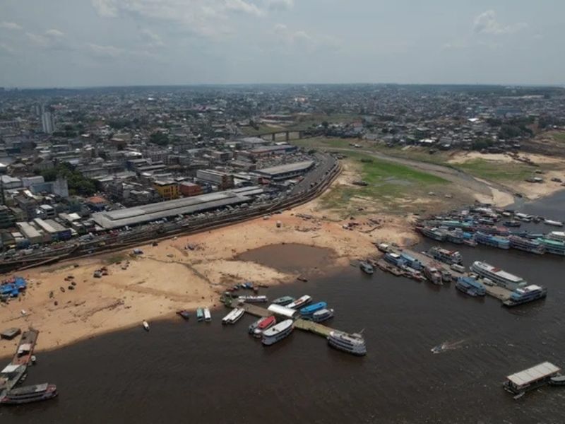 David Almeida assina decreto de emergência de 180 dias devido à seca no Rio Negro