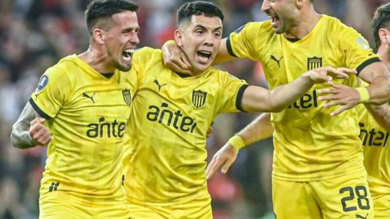 Peñarol vence Flamengo e complica o Mengão na Libertadores