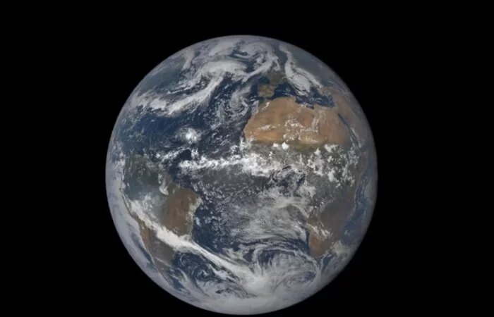 Satélite da Nasa registra fumaça que cobre o Brasil