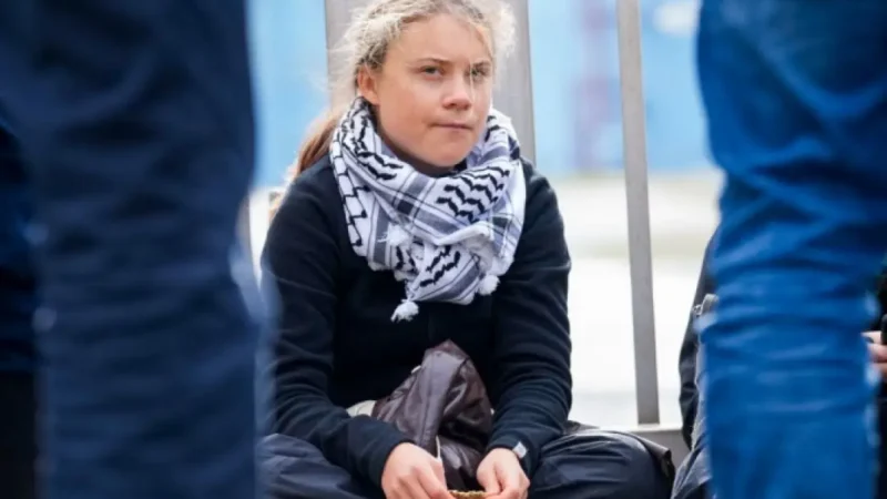 Greta Thunberg é presa na Dinamarca durante protesto anti-Israel