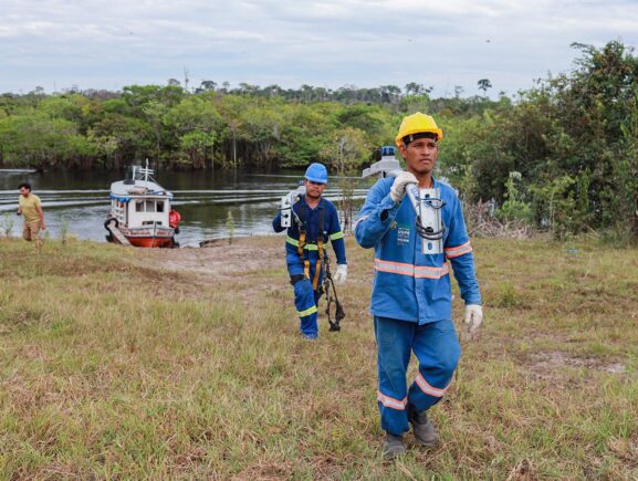 Iluminação pública em LED já alcança 43 municípios do interior do Amazonas, beneficiando mais de 1,5 milhão de pessoas