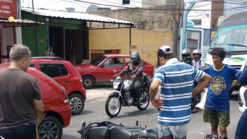 Acidente deixa casal de idosos ferido em Manaus