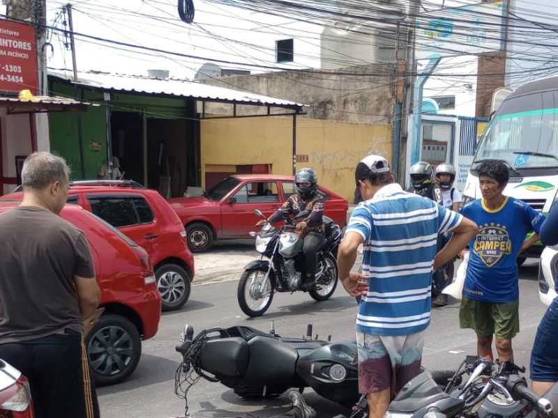 Acidente deixa casal de idosos ferido em Manaus