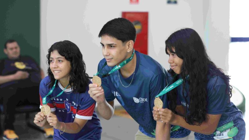 Atletas amazonenses de wrestling representam o Brasil em competição escolar no Oriente Médio