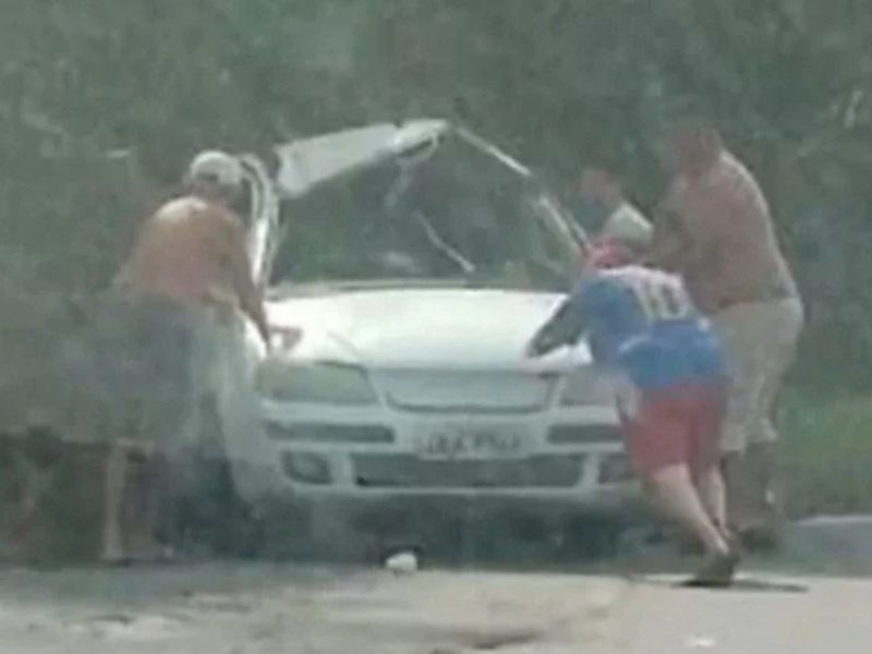 Casal fica ferido após capotamento de carro no AM