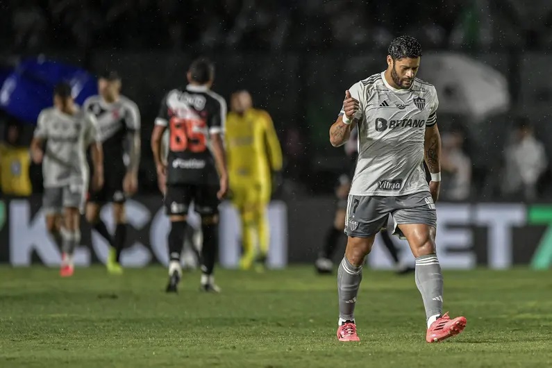 Hulk decide com golaço e Atlético-MG está na final da Copa do Brasil