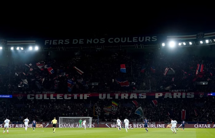 PSG é punido por cânticos homofóbicos da torcida