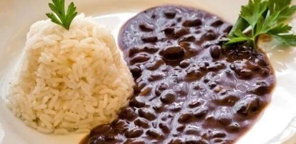 Arroz e feijão apresentam alta no preço mínimo no Ceasa; confira a lista