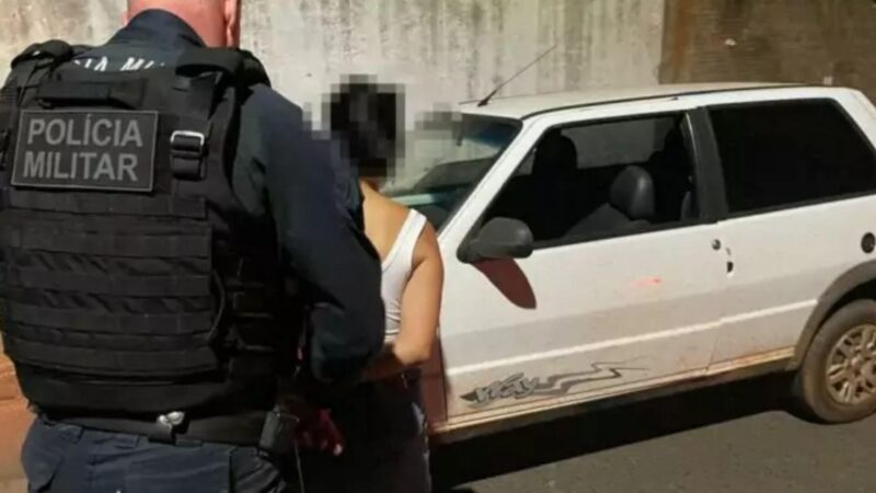 Mulher bêbada se envolve em acidente, xinga policiais e acaba presa no interior de MS