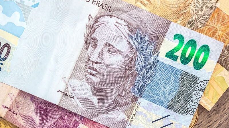 Primeira parcela do 13º deve ser paga até esta sexta-feira (1°)