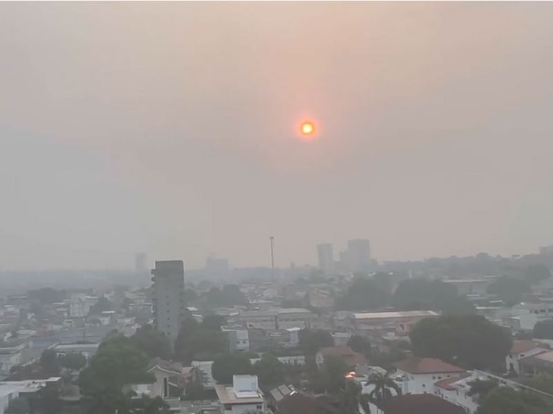 Dezembro começa com Manaus encoberta por nuvem de fumaça