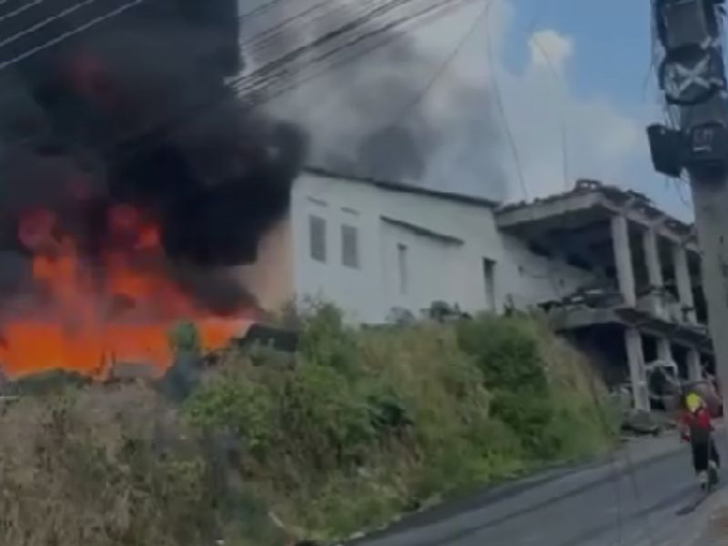 Homem ateia fogo em sofá e assusta moradores na zona Norte de Manaus • Portal Tucumã