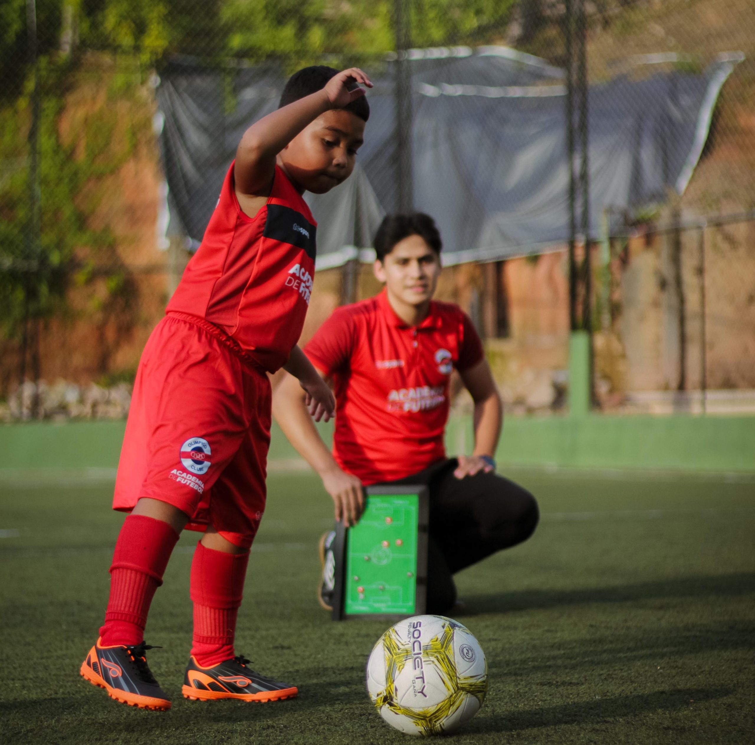 Olímpico Clube lança escola de futebol para crianças e adolescentes