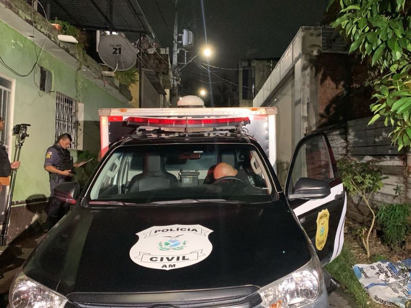 Homem é executado e corpo é jogado de carro em movimento na Avenida Brasil