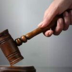 Aplicativo de transporte é condenado a indenizar passageira que sofreu queda durante embarque – Fato Novo