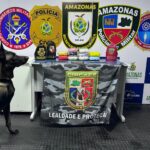 Cão policial encontra 14 kg de drogas escondidos em malas dentro de lancha no AM