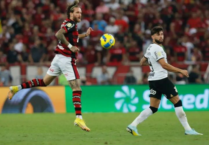 Flamengo enfrenta o Corinthians, de olho na liderança