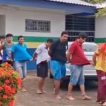 Por falta de infraestrutura na delegacia, 19 presos são transferidos de Manacapuru para Manaus; veja vídeo